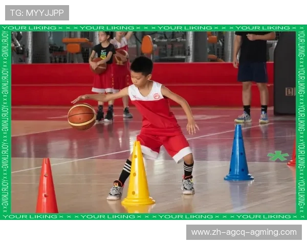 篮球运动员赛后恢复训练与营养补给结合促进身体快速恢复